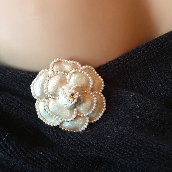 PEARL FROSTED Brooch!  - Picture 9 of 16